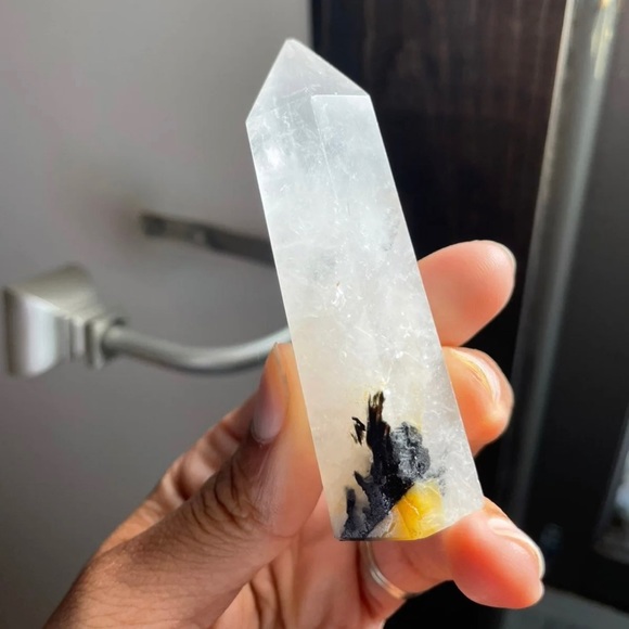 Tourmaline in quartz crystal tower - Picture 1 of 4